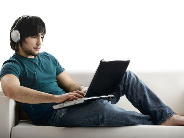 Trei motive pentru care sa renunti la retelele de socializare in 2013