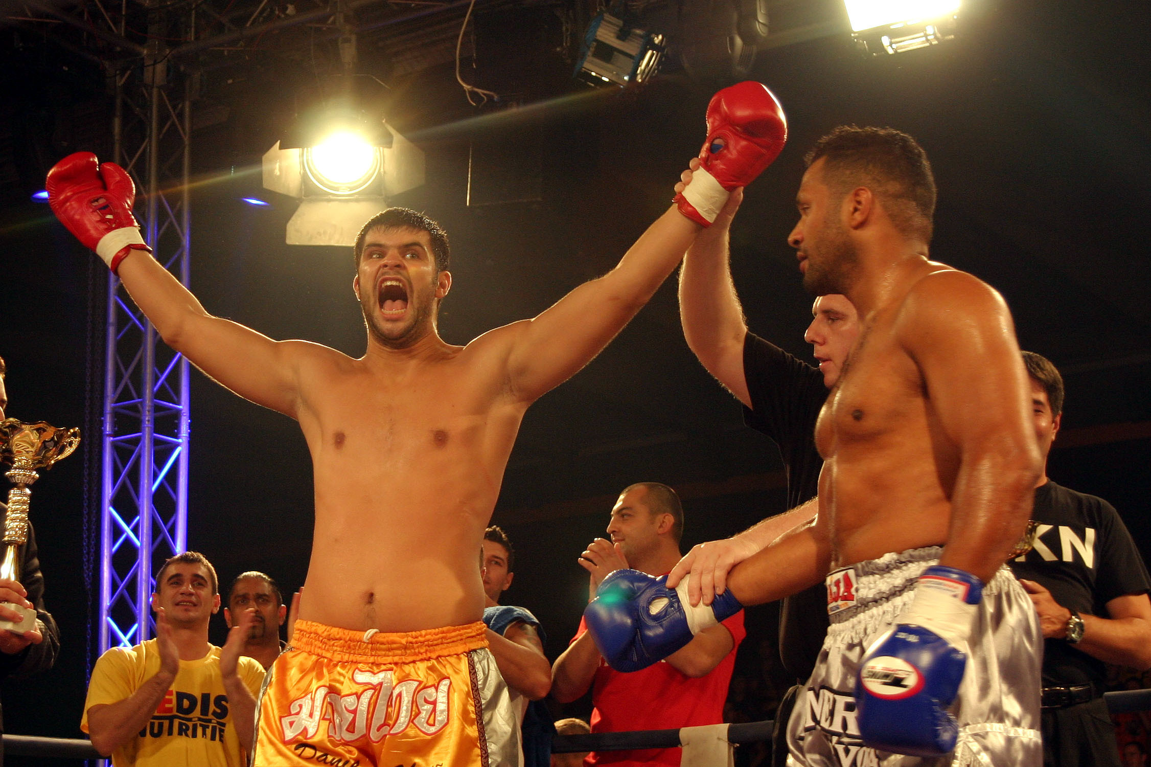 Daniel Ghita a fost facut KO in finala cu Semmy Schilt. Arbitrul a fost fluierat de intrega sala