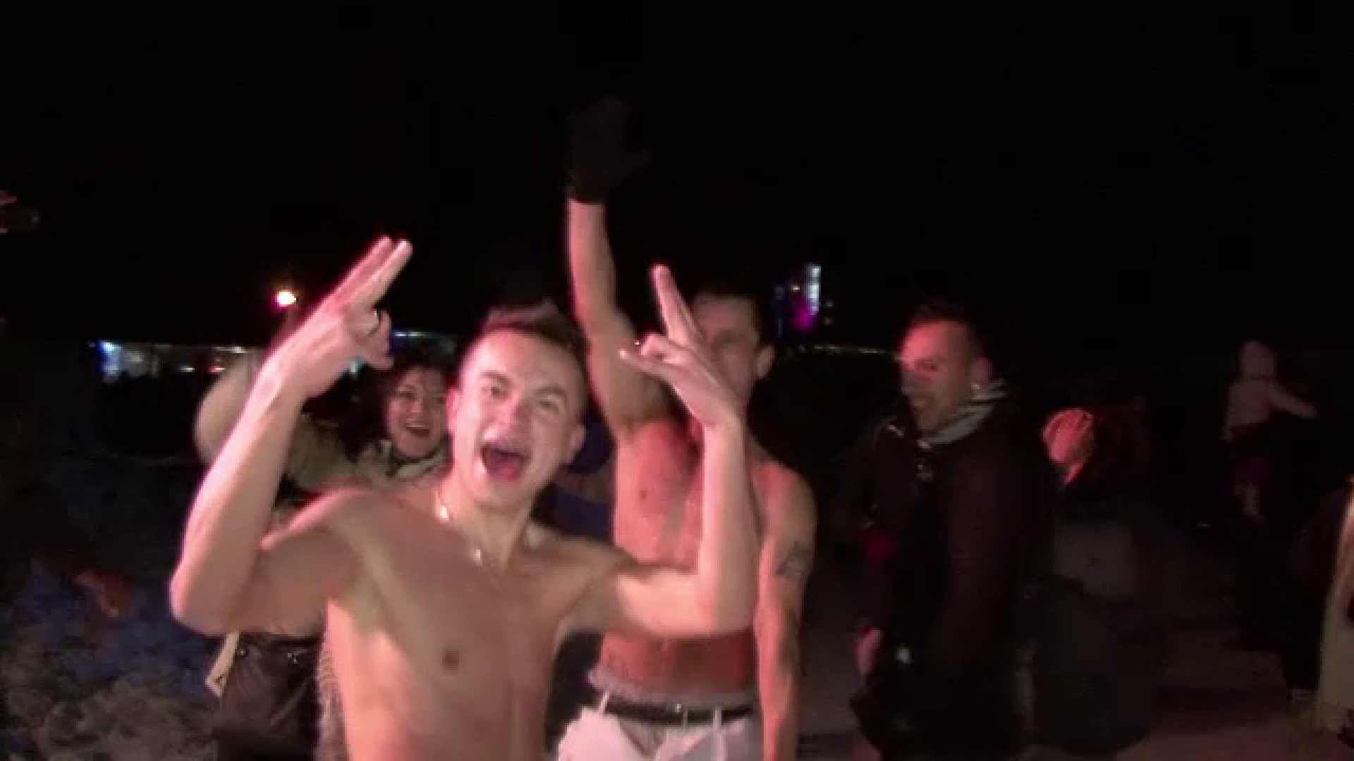 Petreceri rustice pe partie si rasfat in restaurante. Cum au intrat mii de oameni in 2013, la munte