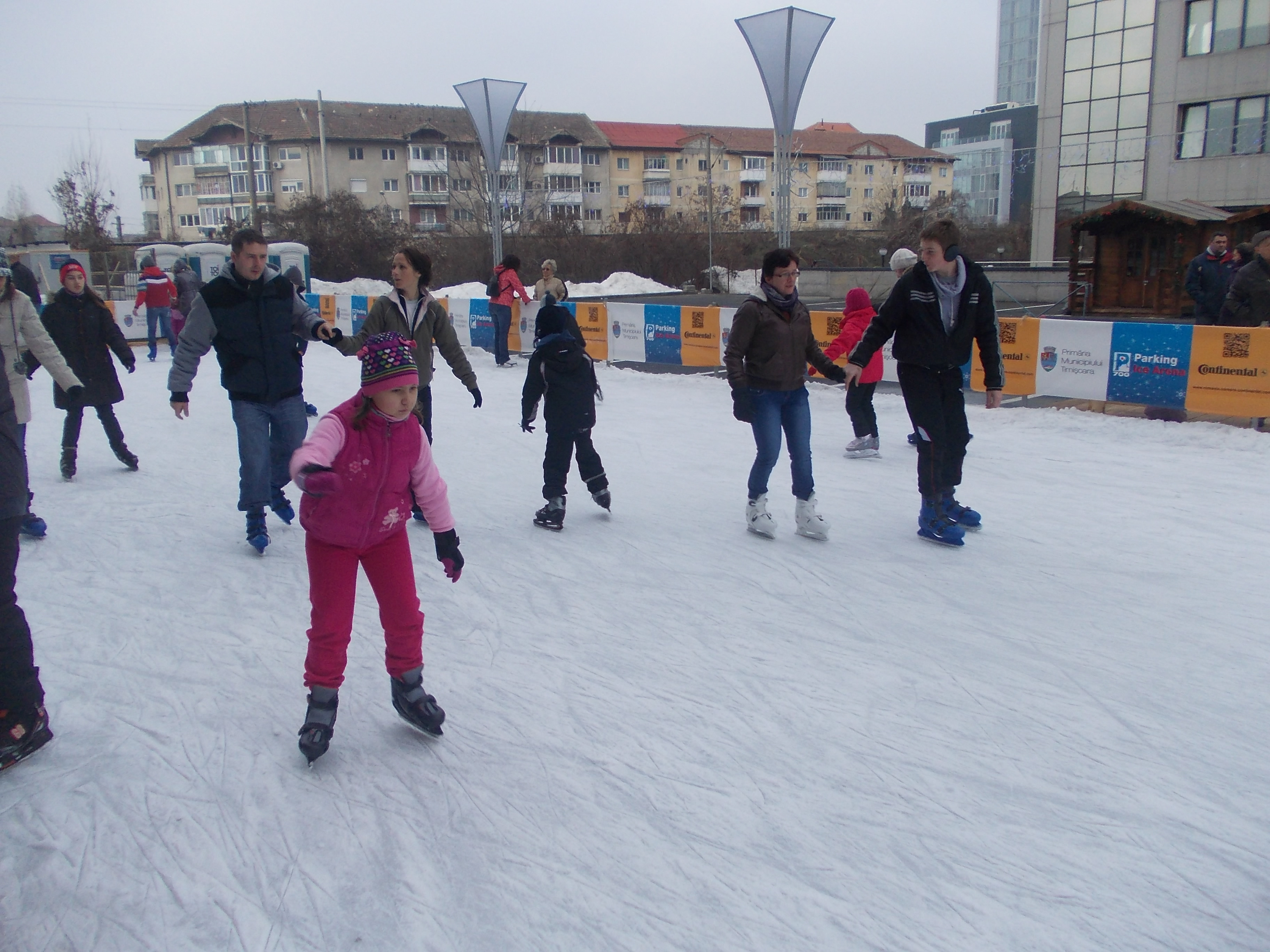 Ultimul weekend pe gheata. Patinoarul din Piata 700 se va inchide la sfarsitul saptamanii