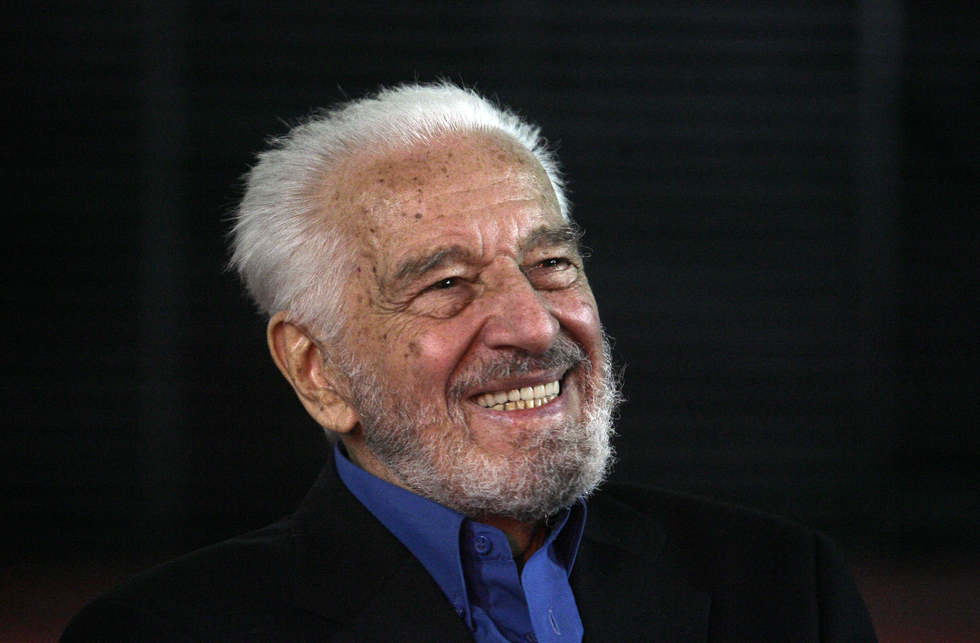 Cazul pretinsului fiu al lui Nicolaescu. Fost jurnalist, audiat de politistii de la Sectia 14