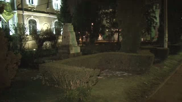 Bustul poetului Grigore Alexandrescu, vechi de 99 de ani, furat chiar de langa Primaria Targoviste