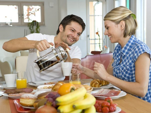 Dieta de opt ore: Cum poti sa slabesti si sa mananci tot ce vrei intre anumite ore ale zilei