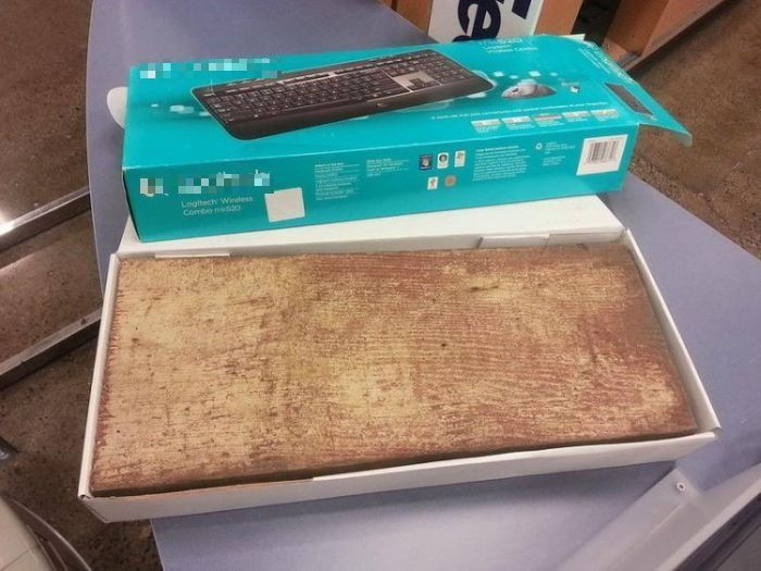 A crezut ca si-a cumparat o tastatura de pe Internet. Ce a gasit cand a deschis cutia