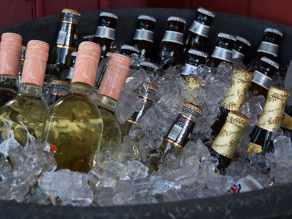 "Berea si vinul ne-a facut infractori". Procesul de un miliard de dolari inaintat de cinci detinuti