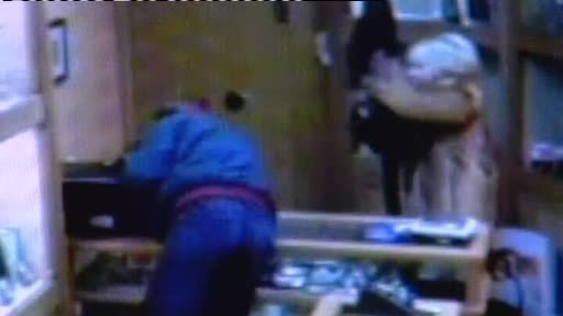 O bunica din Spania a snopit in bataie un hot. "I-am dat cu umbrela in cap". Vezi deznodamantul