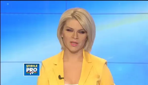 In fiecare an, in Ajunul Bobotezei, colindatori mascati bantuie strazile unei localitati din Bistrita-Nasaud