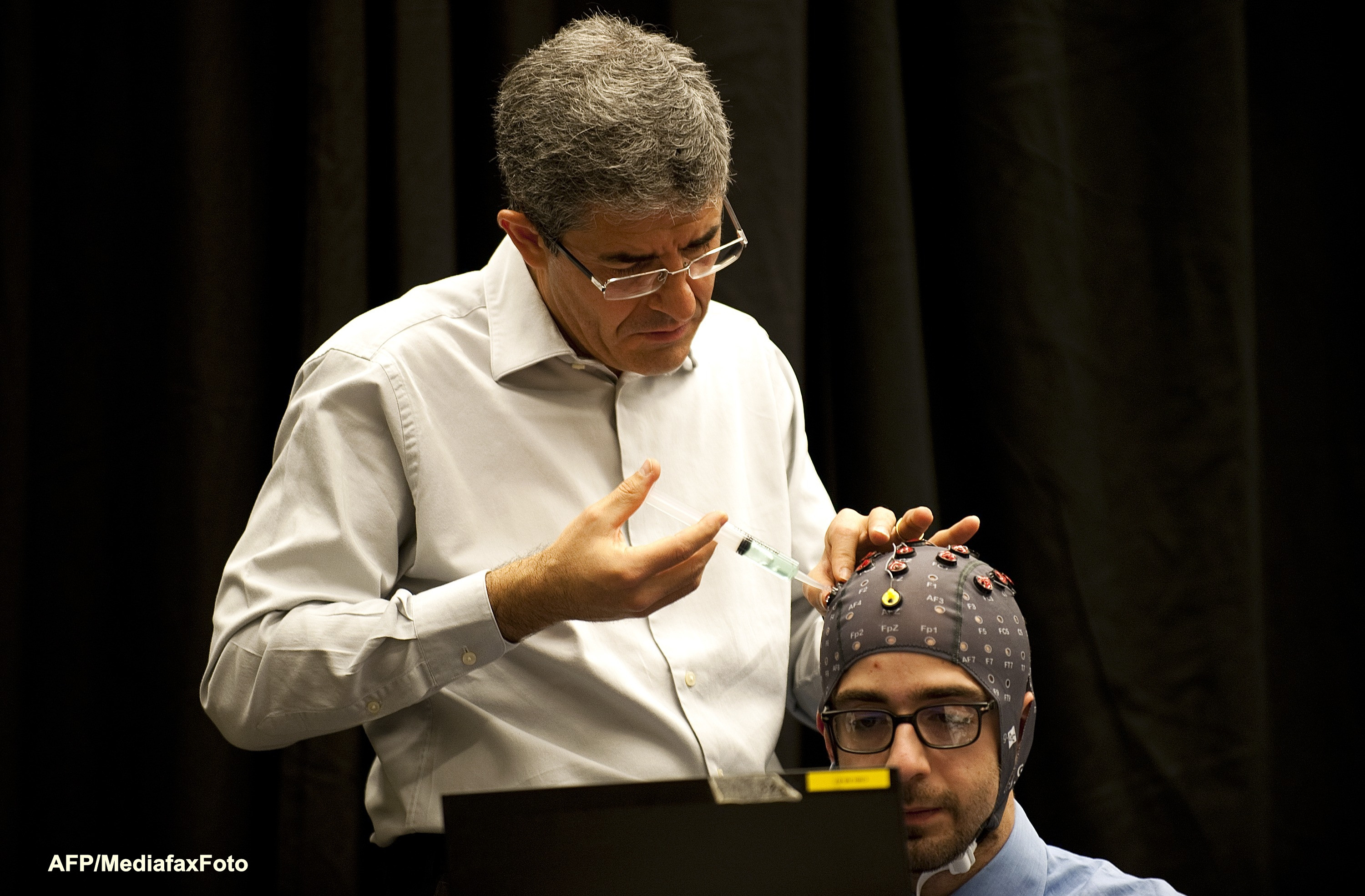 Filmele S.F. au ajuns realitate. Optogenetica - stiinta prin care omul poate controla un creier