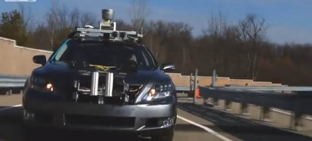 Toyota si Audi se pregatesc sa prezinte la CES 2013 primele masini care se conduc singure