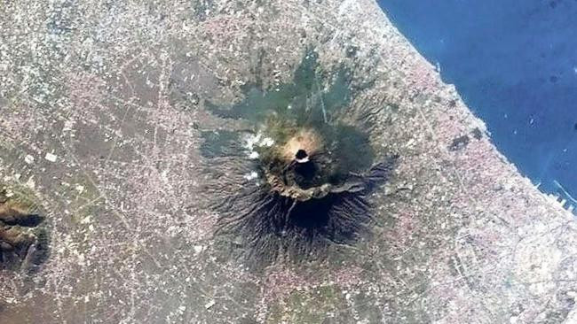 Bomba cu ceas a Europei, fotografiata din spatiu de NASA. Ce s-a intamplat ultima data cand a erupt