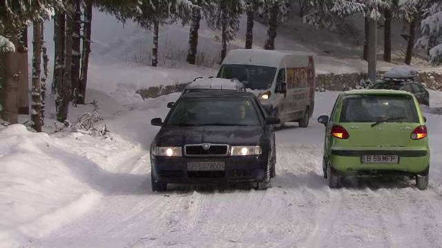 Vis pentru petrecareti, cosmar pentru soferi. Craciun pe rit vechi inzapezit pe Valea Prahovei