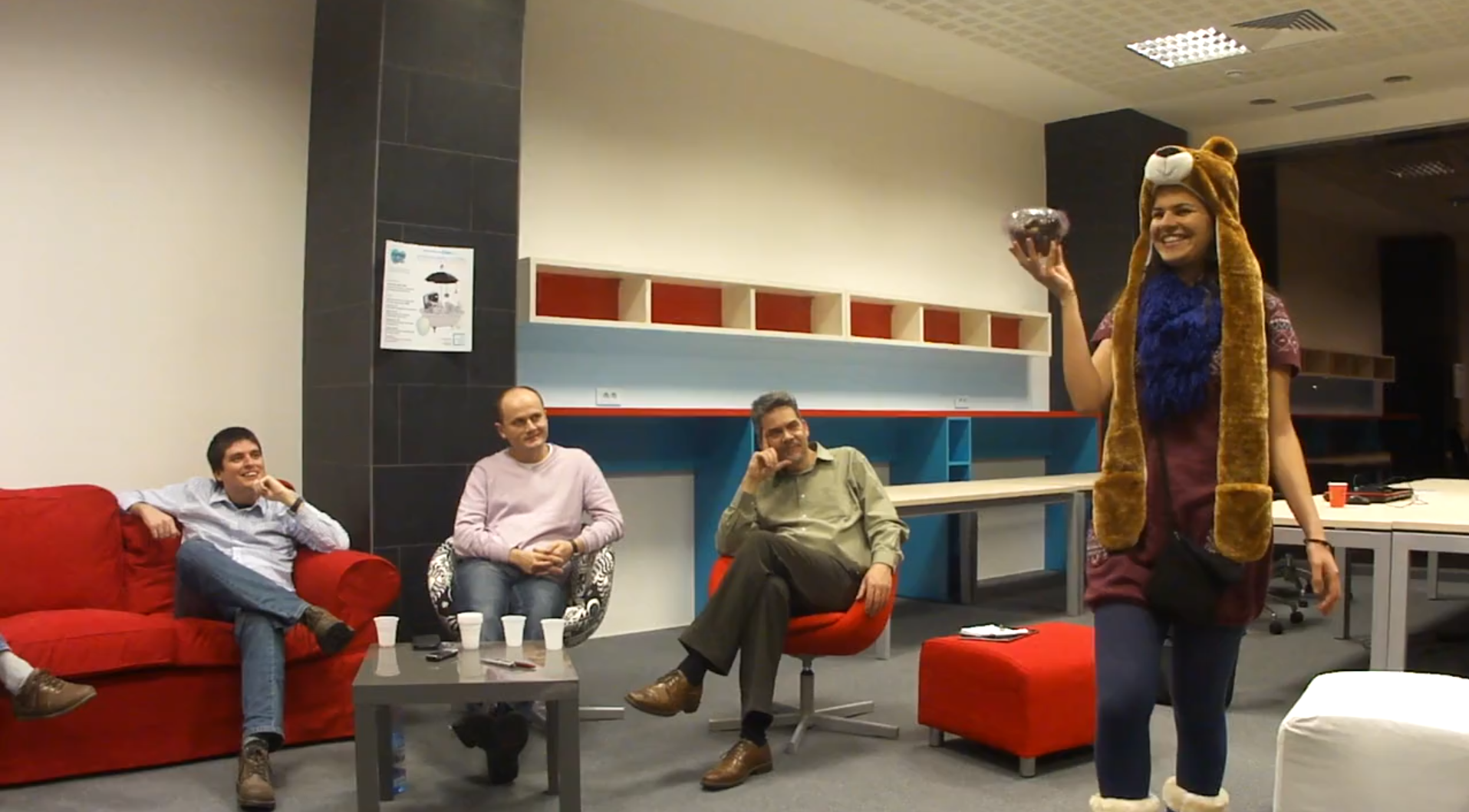 Afacere inedita in Timisoara. Un “urs” livreaza saptamanal fructe la birou, angajatilor din companii