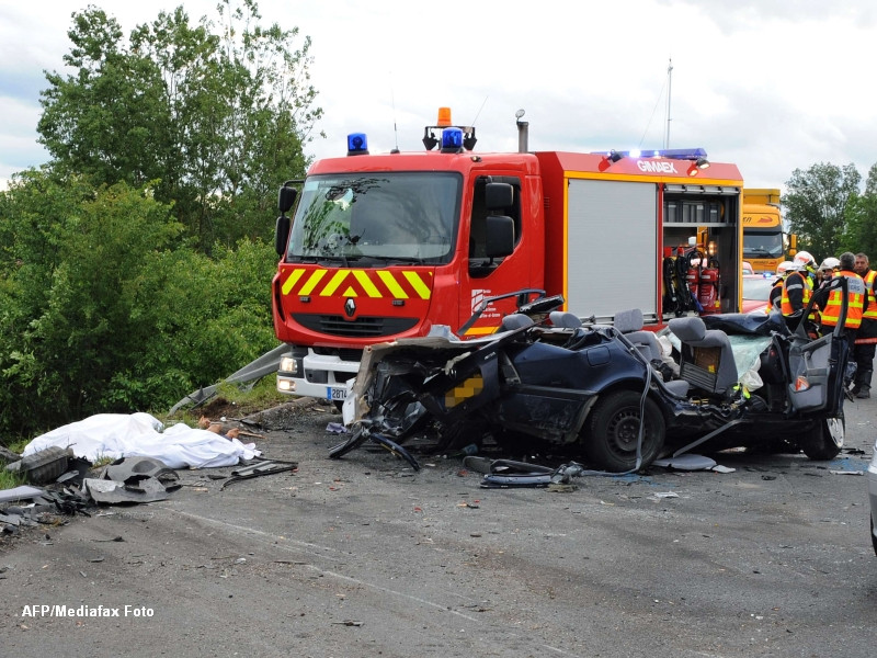 Un sofer care filma viteza cu care circula a murit si a omorat doua persoane, in Franta