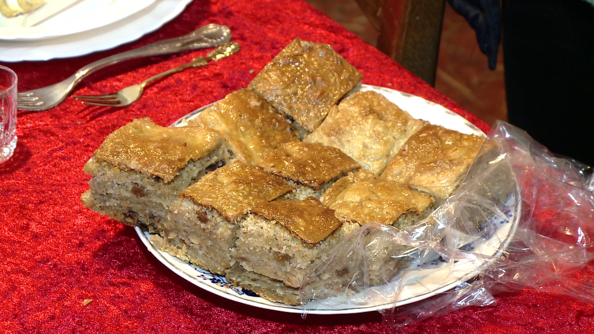 Prajitura cu banut norocos. Specialitatea care nu lipseste de pe masa festiva de Craciun a sarbilor