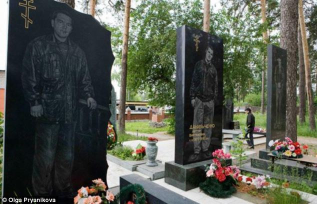 FOTO. Ultima sfidare a clanurilor mafiote din Rusia. Cum isi arata, dupa moarte, bogatia si puterea