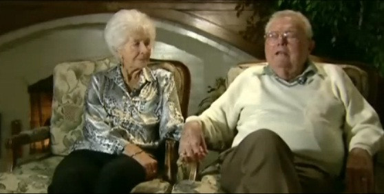 Cu ce s-au trezit la usa doi batrani, dupa 50 de ani: "Cum ar putea sa fure cineva asa ceva?"