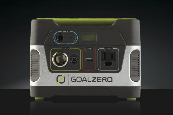 Goal Zero, bateria care te va face sa uiti de prize. Cu 4 ore de soare poti alimenta toata casa