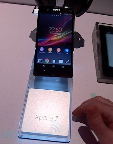 Primele imagini oficiale cu Sony Xperia Z la CES 2013, supertelefonul care se va bate cu iPhone 5