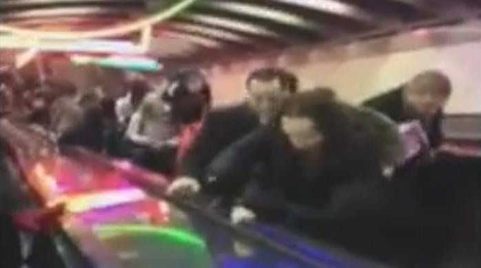 5 oameni raniti, dupa ce scara rulanta dintr-un metrou s-a defectat si a inceput sa mearga invers