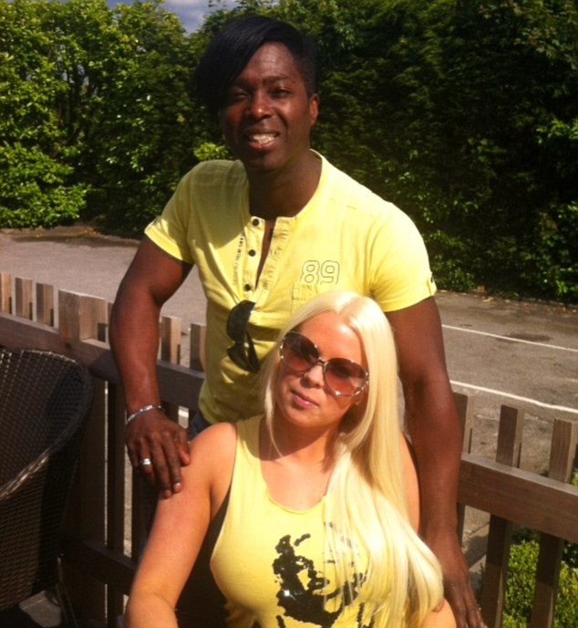 Diferenta de varsta dintre ei este incredibila. Secretul relatiei unui cuplu bizar. FOTO