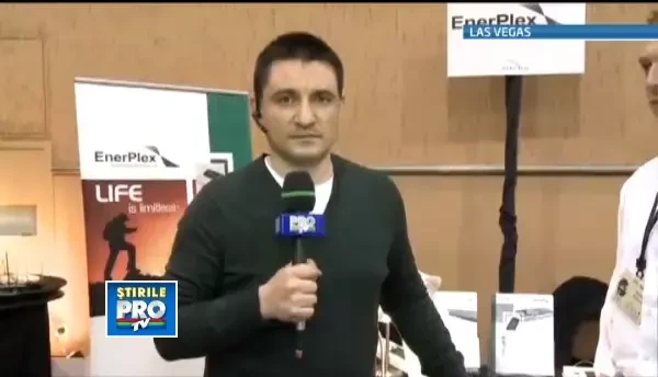 CES 2013: Husa cu panouri solare cu care gadgeturile tale nu vor ramane niciodata fara baterie