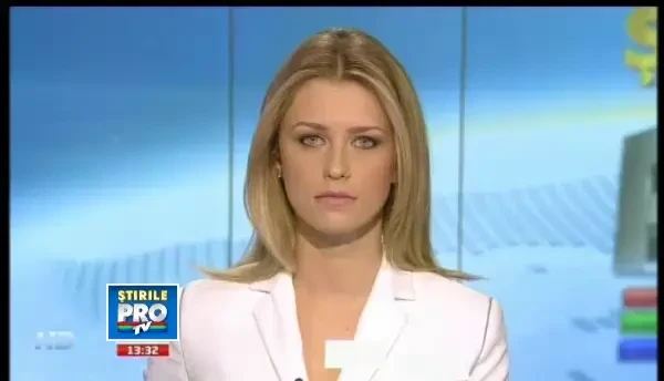 Pensionarii au intrat la apa... termala. S-au balacit in bazinul de afara cu caciuli in cap