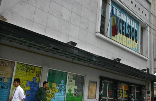 Actorul Victor Radovici, dus la Spitalul Floreasca dupa ce i s-a facut rau la Teatrul Excelsior