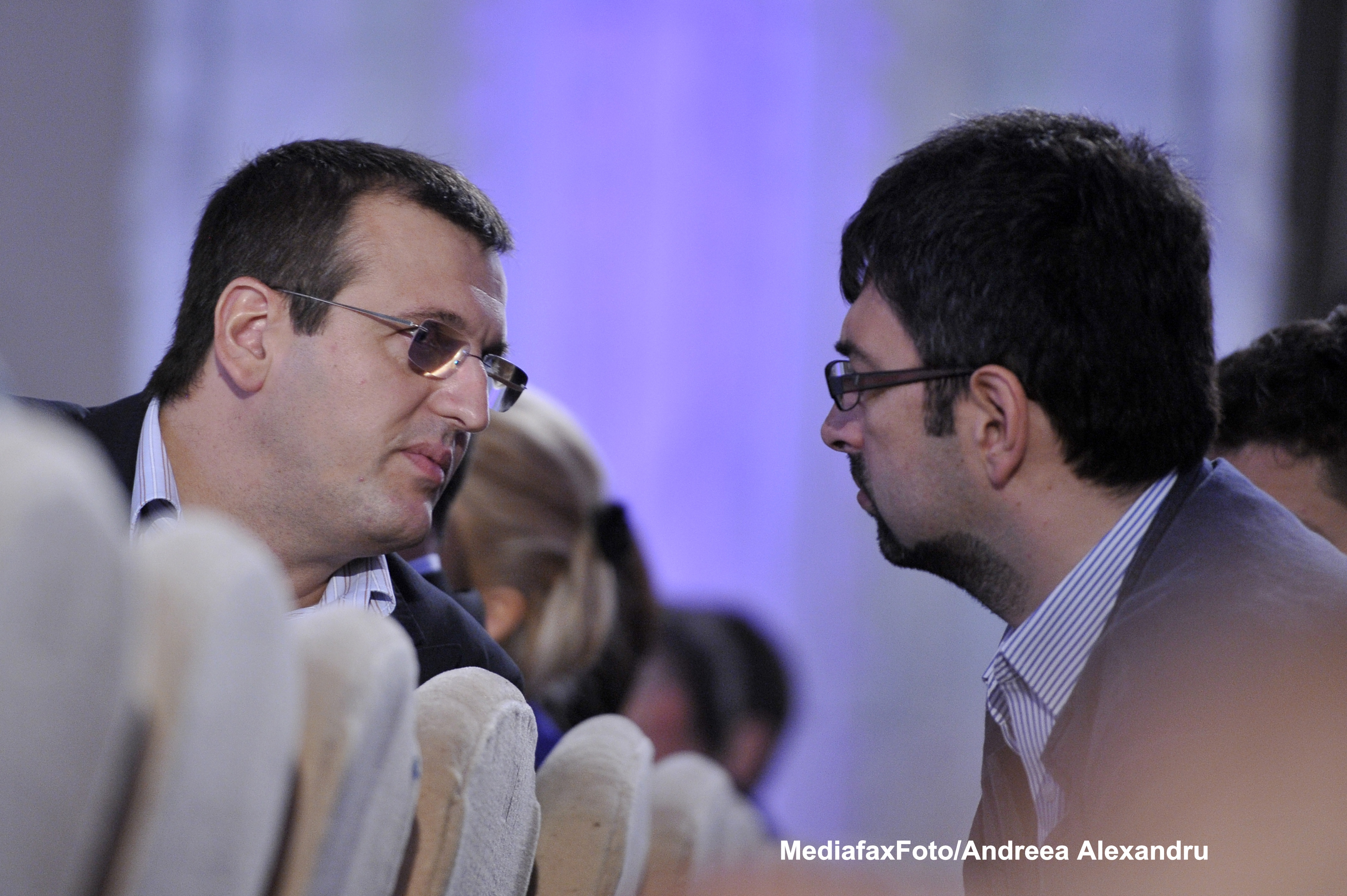 Agitatie online in PDL, inainte de congres. Liderii partidului se cearta pe Facebook si pe bloguri