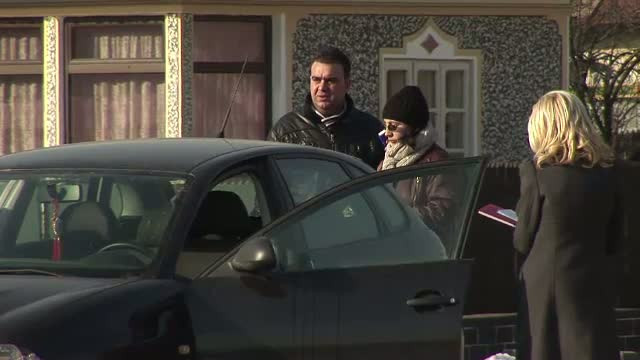 Reconstituire cu variante diferite in cazul politistei din Olt care si-a injunghiat seful