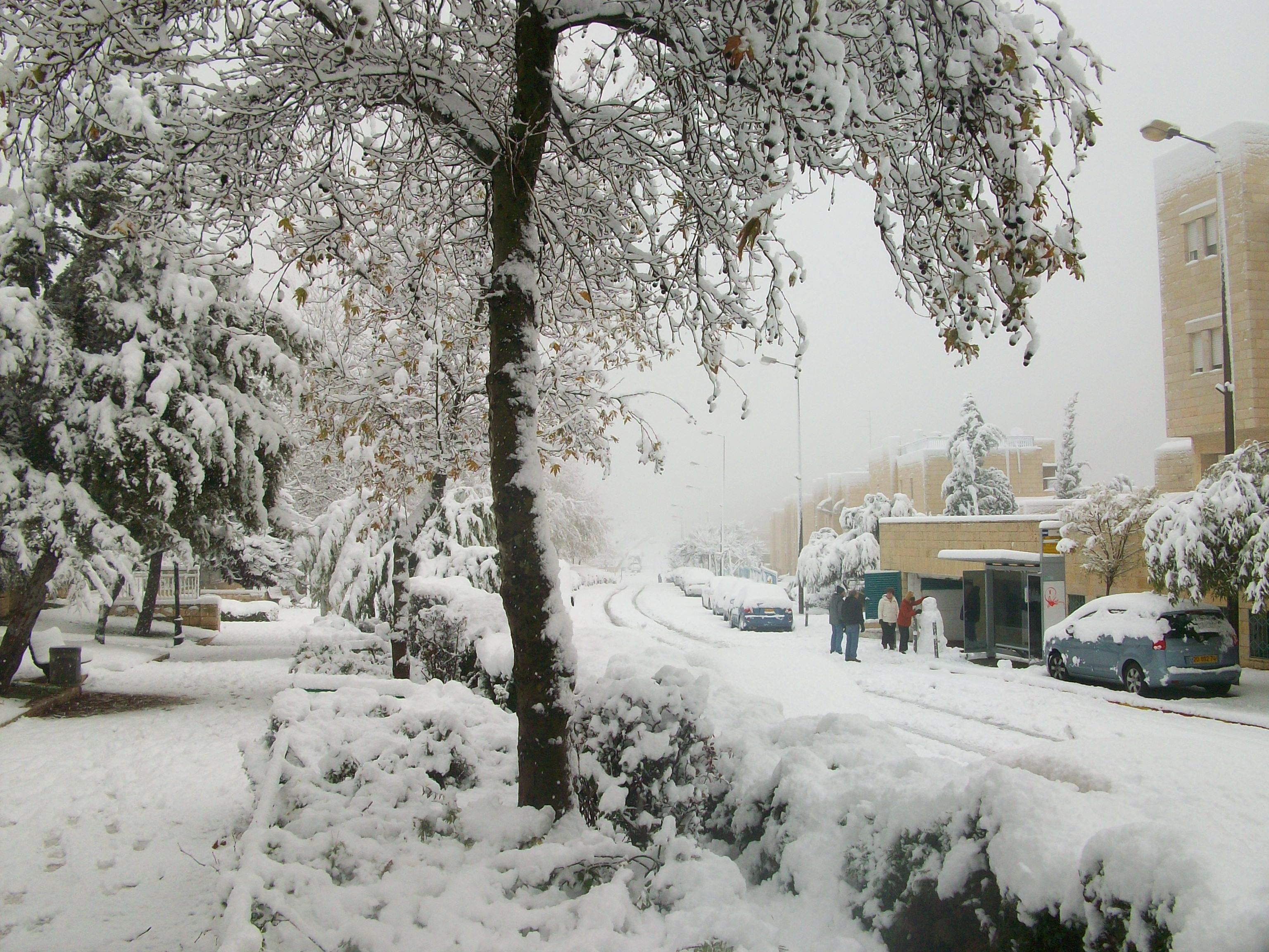 FOTO, VIDEO. Fenomen rar intalnit in Israel. Ierusalimul, acoperit de zapada