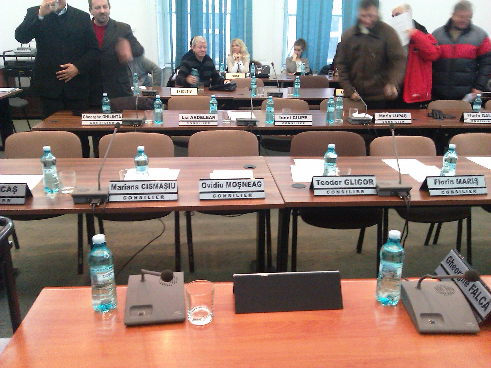 Majoritatea consilierilor aradeni, absenti de la sedinta in care se propunea reducerea taxelor