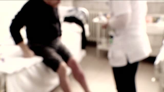 La un pas sa-si piarda barbatia la numai 30 de ani din cauza unui tratament prescris gresit de medic