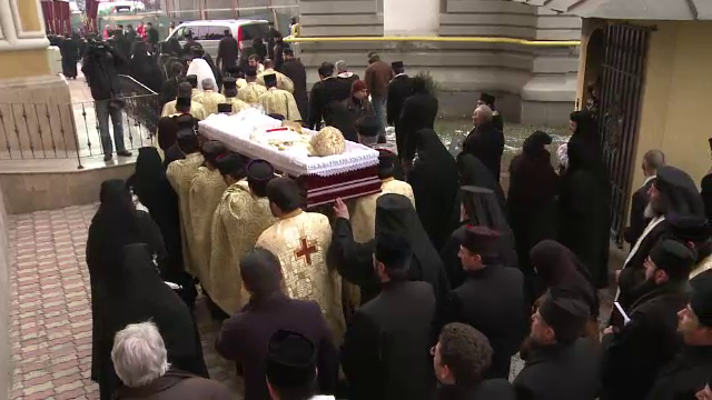 Arhiepiscopul Buzaului si Vrancei a fost condus pe ultimul drum de 800 de preoti si Gigi Becali
