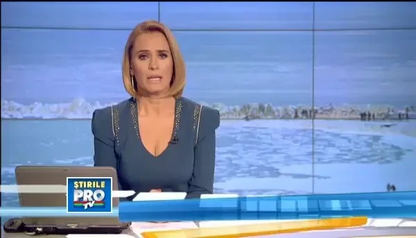 Momente perfecte pentru o fotografie memorabila. Gerul napraznic a transformat marea in patinoar