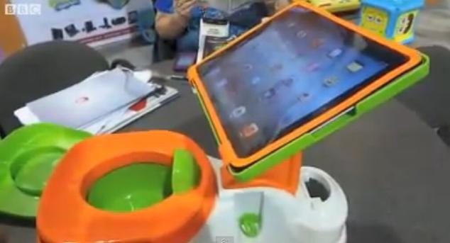 Inventia anului la CES 2013 pentru copii: Olita cu suport pentru iPad. Cat va costa iPotty. VIDEO