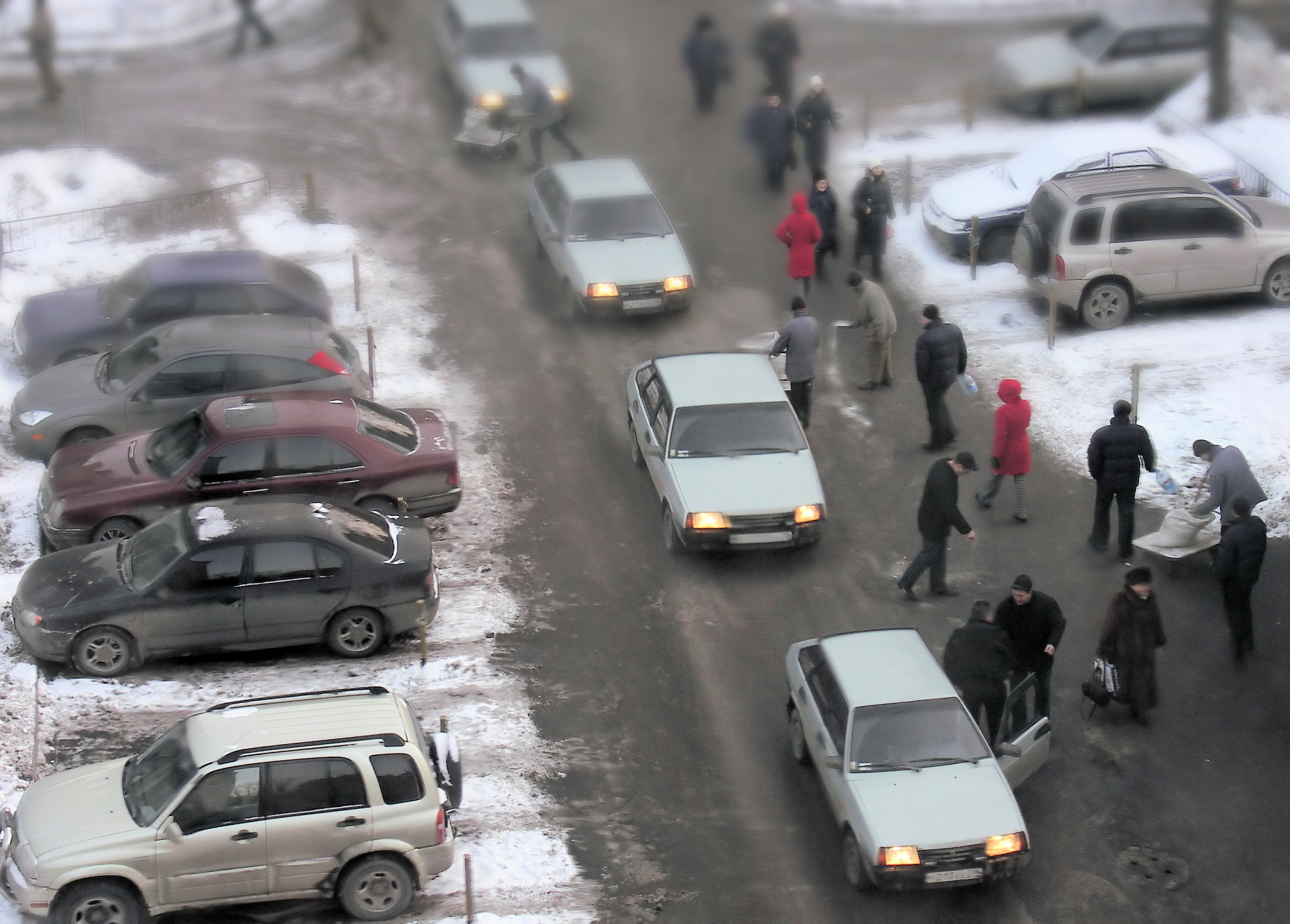 Cum sa conduci pe ploaie inghetata. Tot ce trebuie sa stii daca e nevoie sa pleci cu masina pe o astfel de vreme!