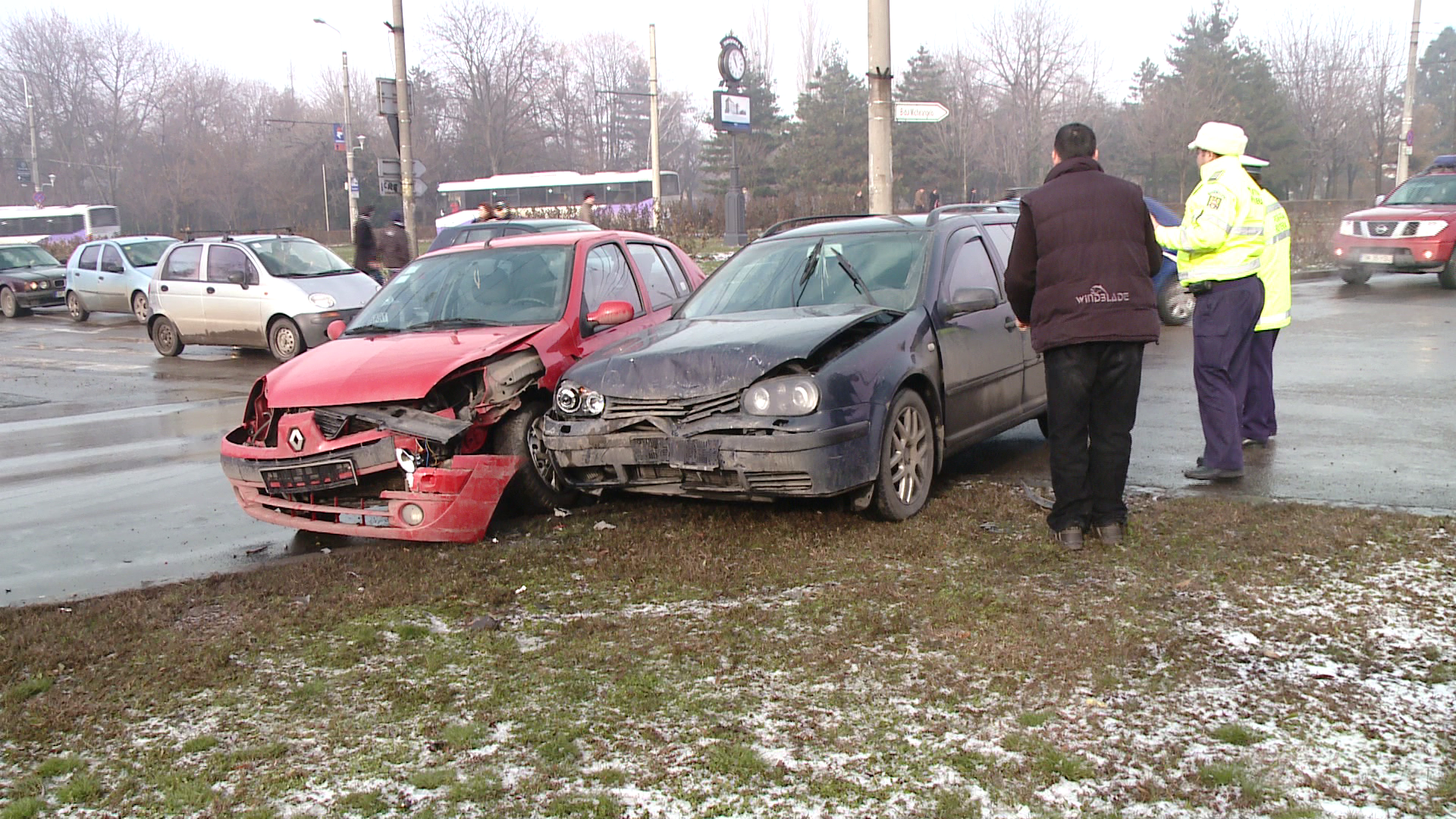 Accident in Complexul Studentesc. Doua masini s-au izbit din cauza unui sofer neatent