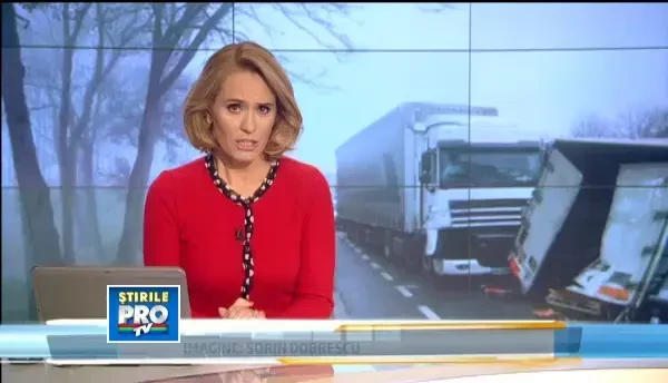 Accident in lant pe DN-6, dupa ce un TIR care transporta vitei a derapat si a intrat pe contrasens