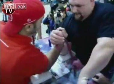 Skandenbergul e plin de surprize. Un turc indopat de proteine vs. un colos de 170 kg! Cine castiga?