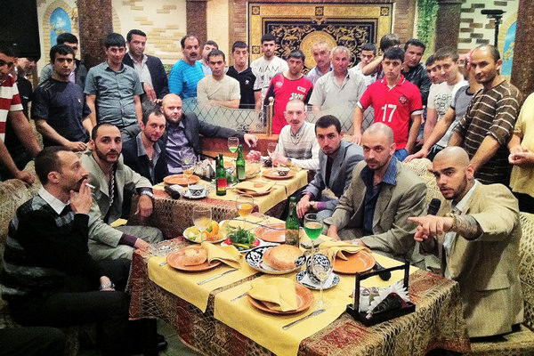 Intelegi doar "Davay do svidaniya", dar o sa-ti placa la nebunie.Clipul cu 17 mil. vizualizari.VIDEO