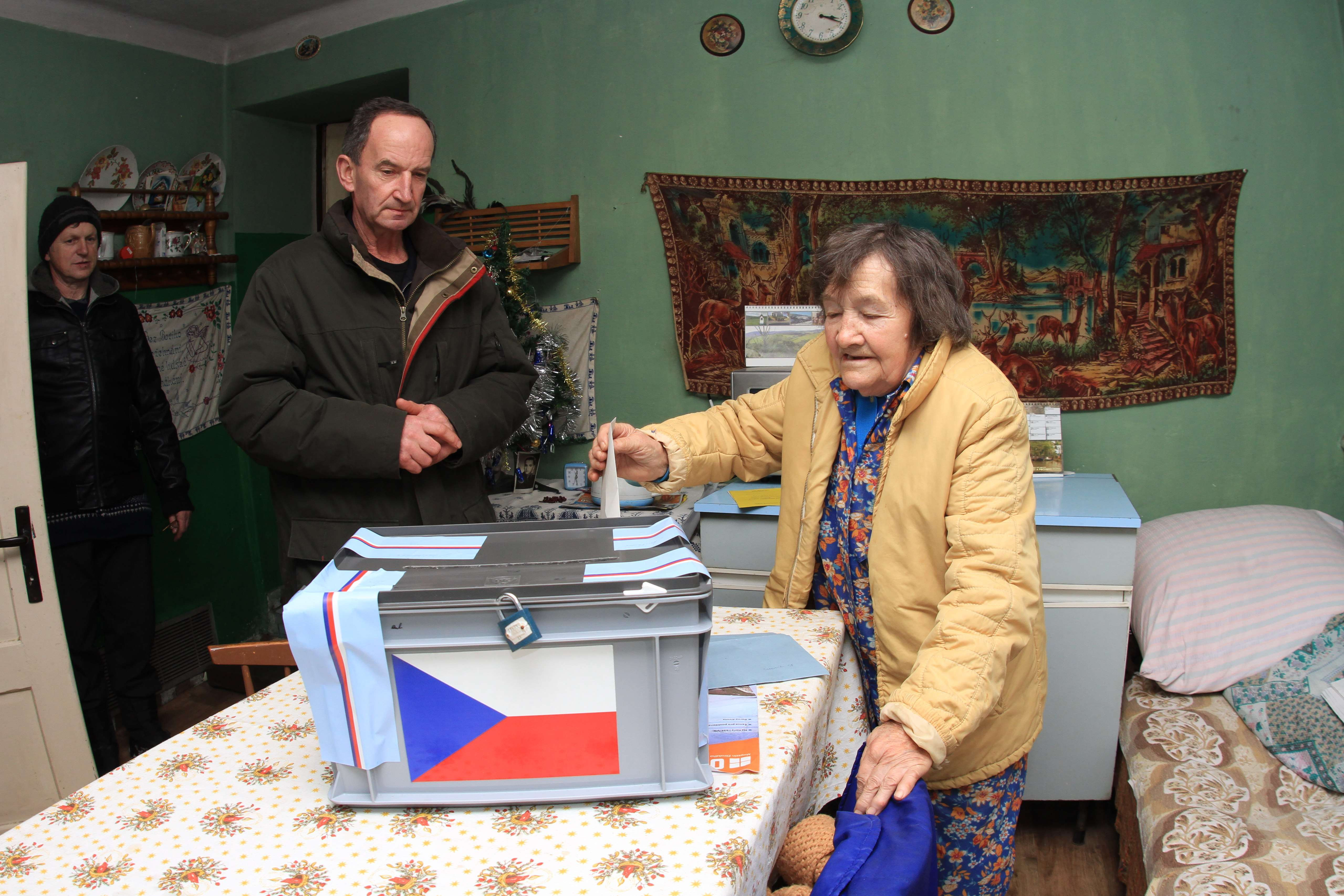 Fostul premier si actualul ministru de Externe, favoriti pentru turul 2 al alegerilor din Cehia