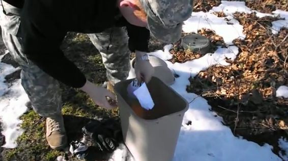 VIDEO. Un soricel este inhatat de un uliu, la scurt timp dupa ce este eliberat intr-un parc