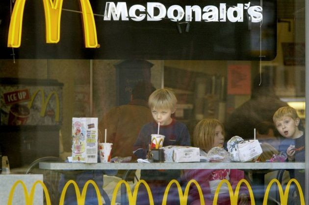 McDonald's renunta la jucariile din happy meal: Uite cu ce o sa fie inlocuite