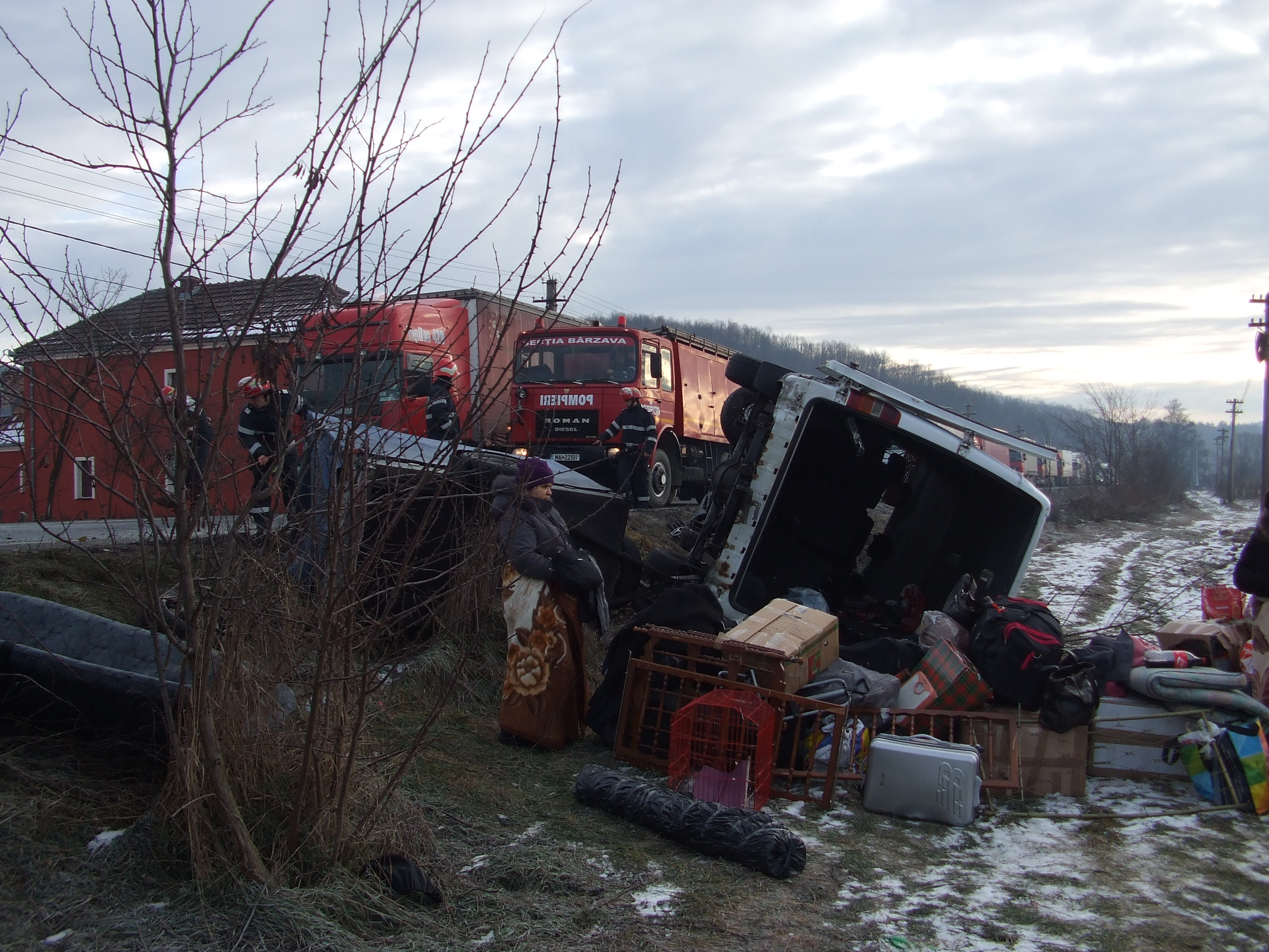 Grav accident pe DN7. Un sofer a adormit la volan si a izbit frontal un microbuz cu pasageri