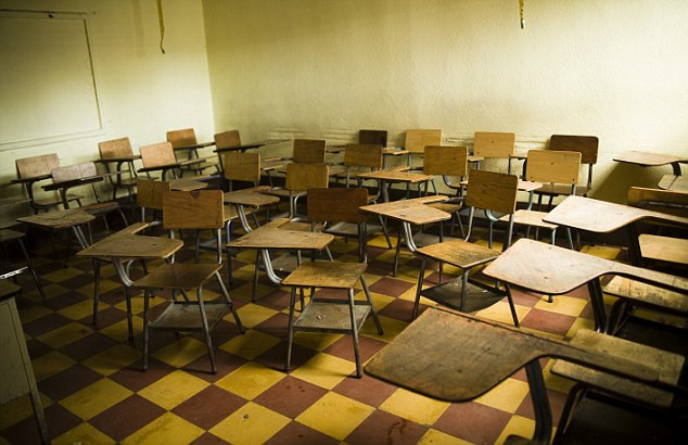 Caz socant intr-un liceu din Baia Mare. Un elev si-a injunghiat colegul sub privirile profesoarei