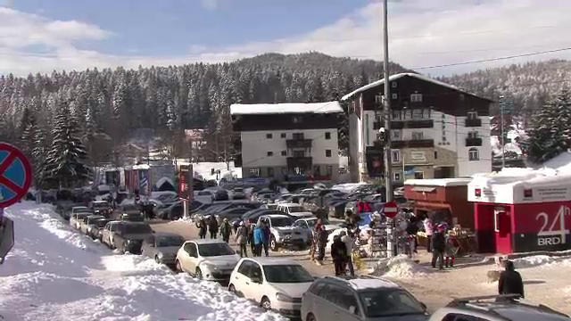 Ultima zi de vacanta pentru copii, cea mai aglomerata duminica pe partiile din Valea Prahovei. VIDEO