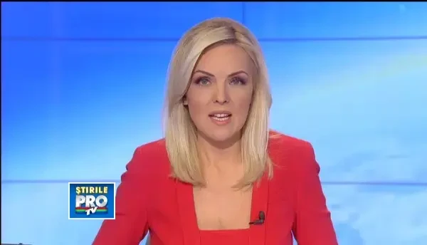 A fugit de un pradator, dar a ajuns intr-o situatie mai grava. Un cerb, salvat de pe un lac inghetat