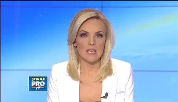 Un an de la naufragiul Costa Concordia. Familiile victimelor au aruncat flori in mare langa epava