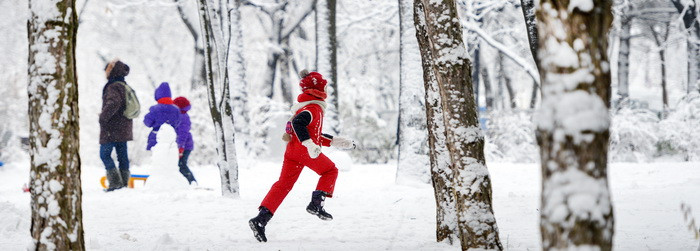 ANM: Vreme calda in primele zile ale saptamanii, apoi ninsori. Prognoza meteo pana pe 27 ianuarie