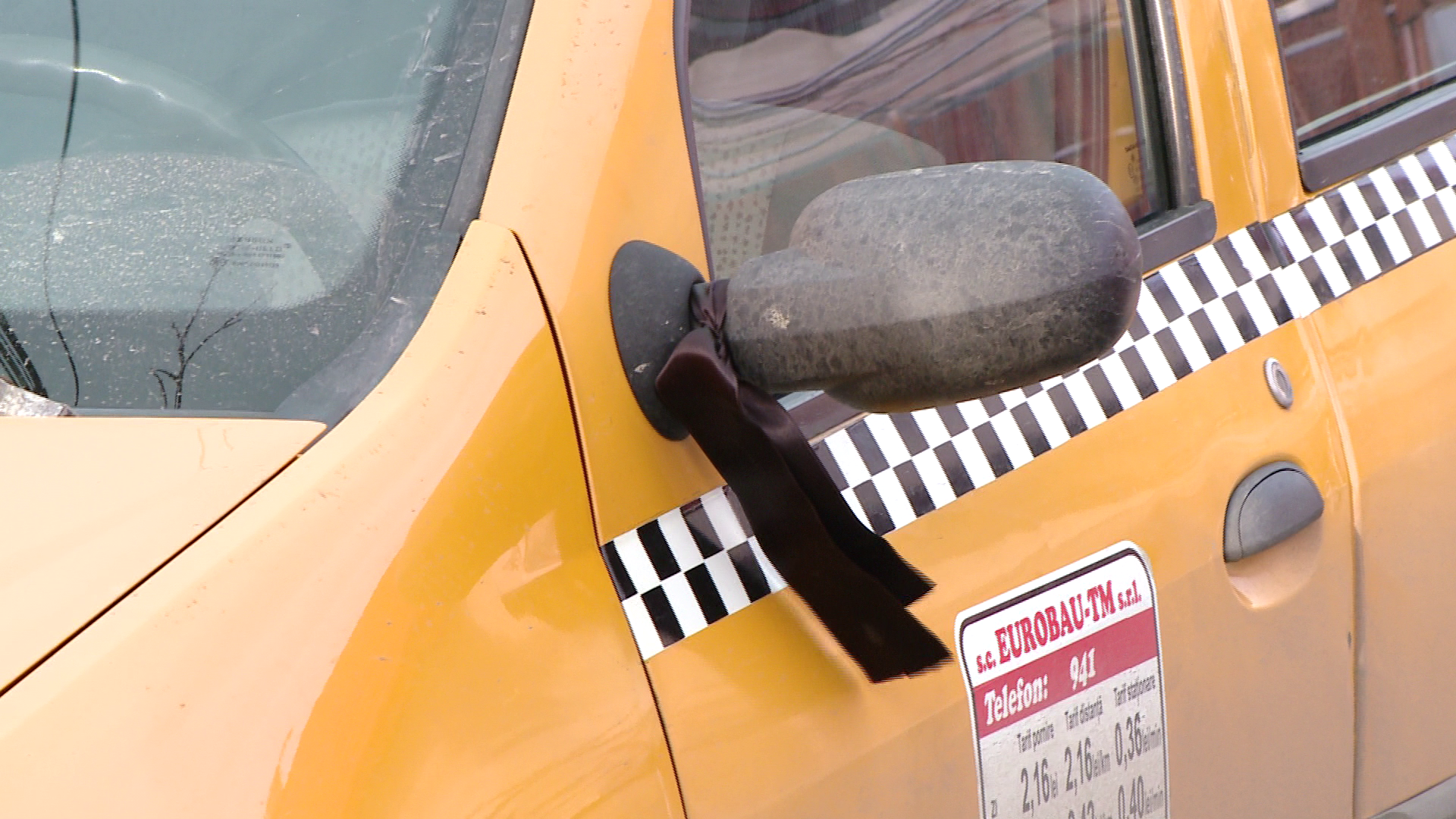 Taximetrist injunghiat de client, la Botosani. Victima a reusit sa ajunga singura la spital